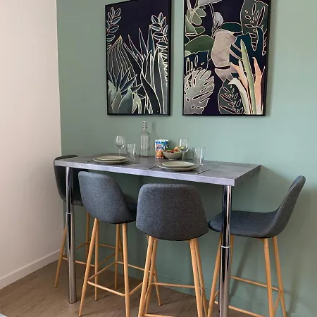 Appartement Ferry : T1 Confortable Proche Centre-ville ✽ *